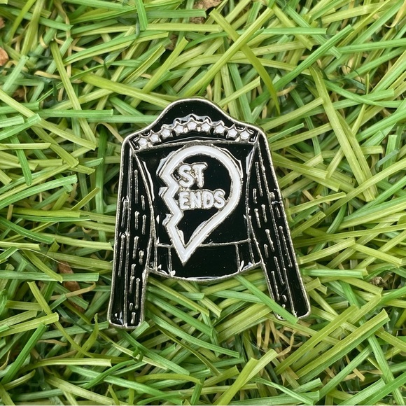 BEST FRIENDS PUNK ROCK LEATHER JACKET ENAMEL PINS #FML130048 - Picture 4 of 5